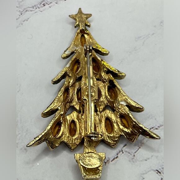 Hattie Carnegie signed vintage Christmas tree brooch + free brooch with purchase - Picture 5 of 8